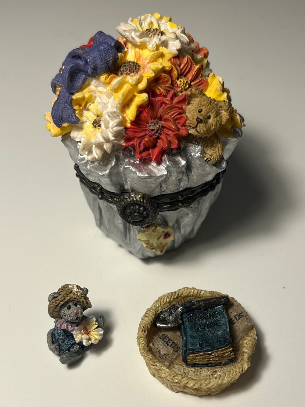 Boyds Bears Flora's Bloomin' Bunch With Daisy McNibble Treasure Box